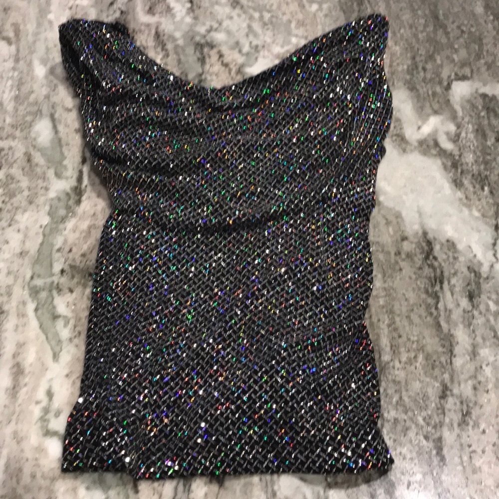 Super comfortable but formal top. Can be worn off the shoulders as well. - Picture 2 of 6